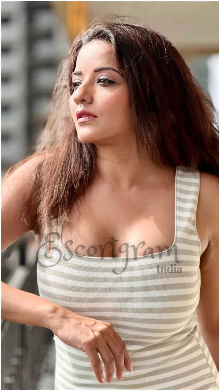 Meet Aayushi verma Age 22 Masseuse escorts Thiruverkadu Chennai 